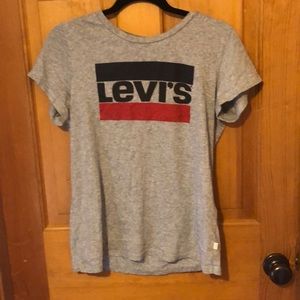 Grey Levi’s T-shirt